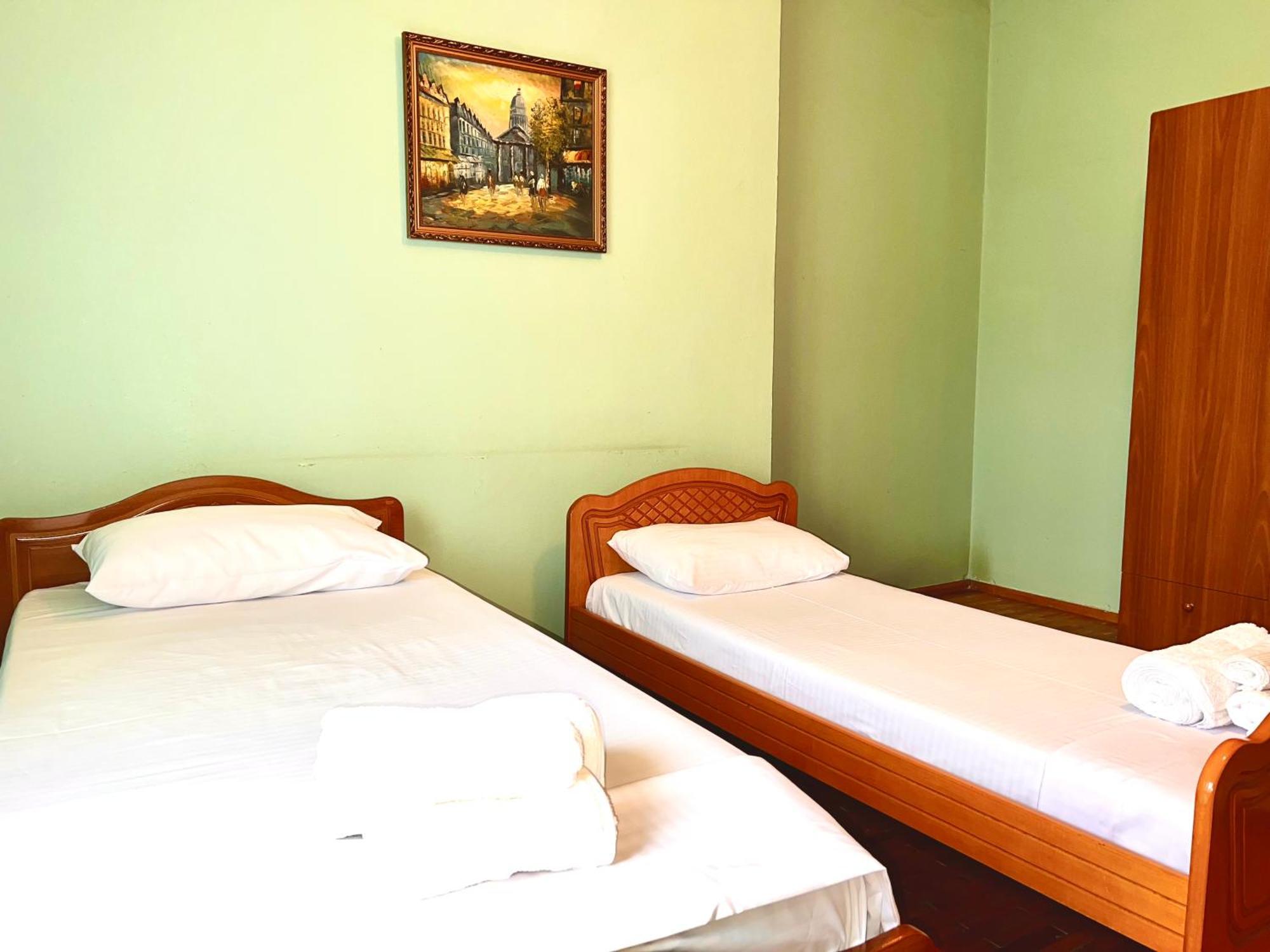 Berat Private Room In Haxhialiu Villa Bagian luar foto
