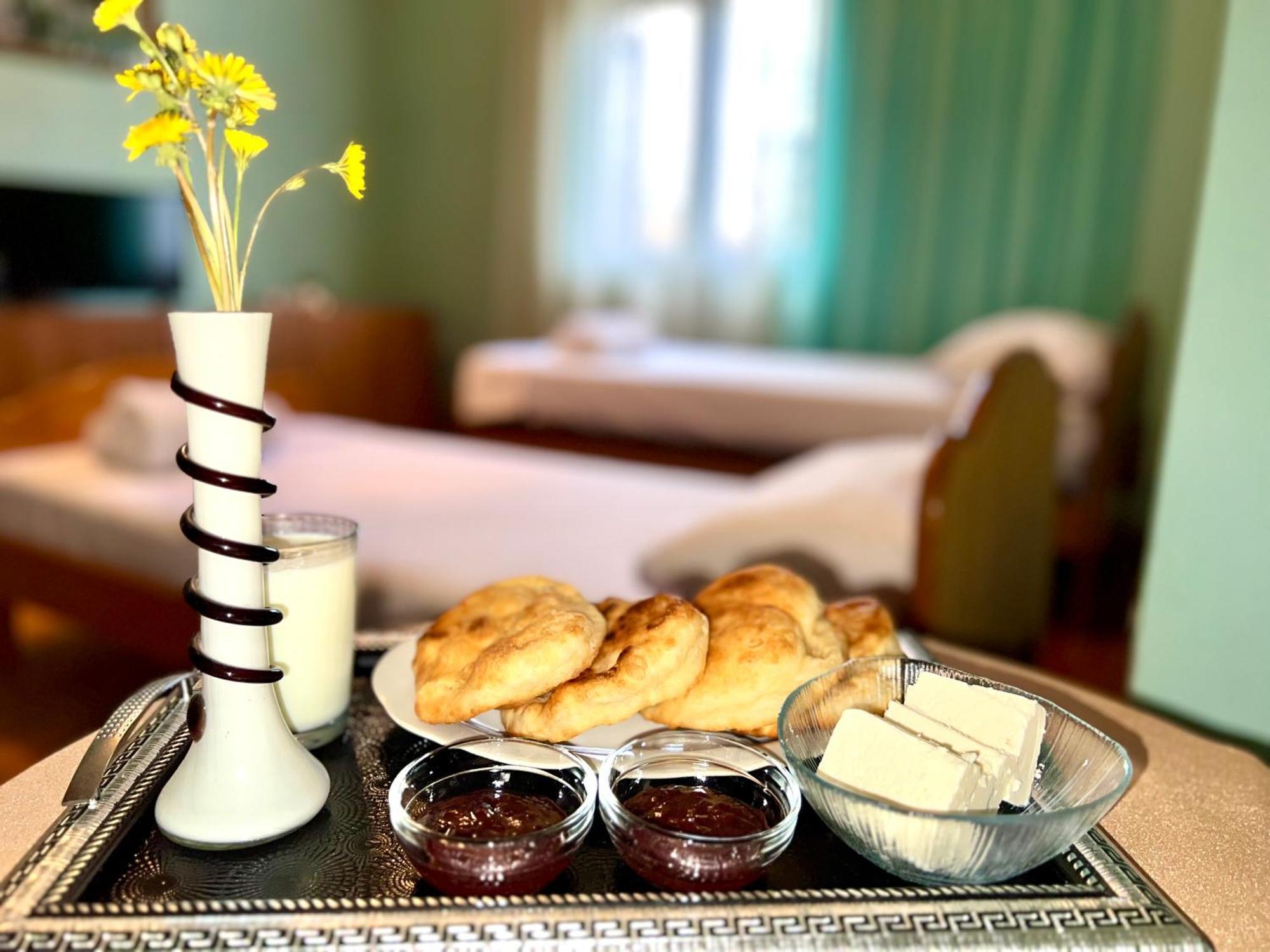 Berat Private Room In Haxhialiu Villa Bagian luar foto