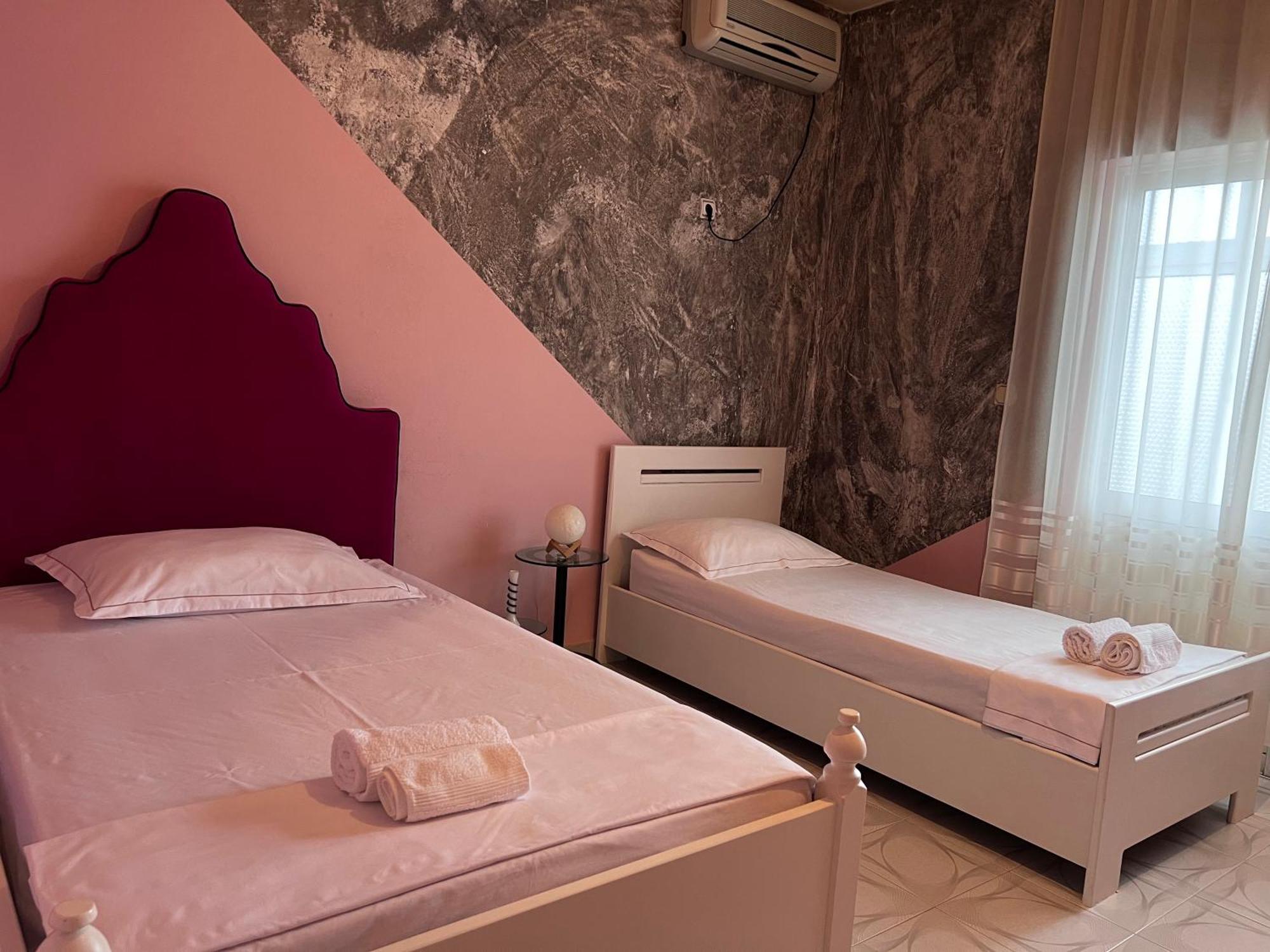 Berat Private Room In Haxhialiu Villa Bagian luar foto